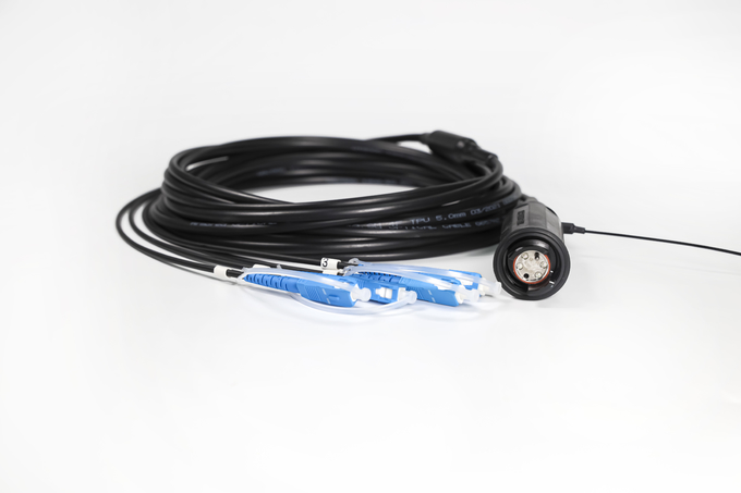 Tactical fiber optic cable reel with expanded beam fiber connector Tricot de câble tactique en fibre optique avec connecteur en fibre de faisceau étendu 1