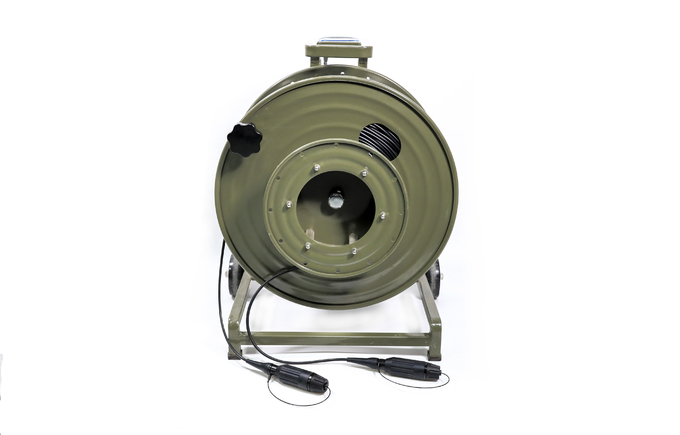 Tactical fiber optic cable reel with expanded beam fiber connector Tricot de câble tactique en fibre optique avec connecteur en fibre de faisceau étendu 4